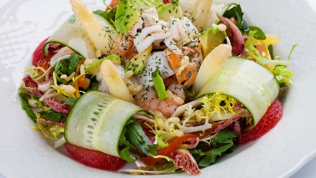 Дотримуючись фази «Чередування» дієти Дюкана, рекомендується вживати салат з морепродуктами